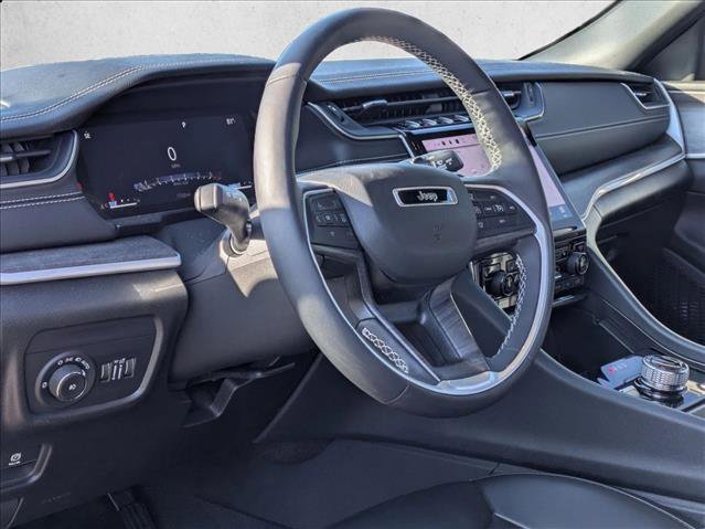 Used 2024 Jeep Grand Cherokee Limited w/ Black Appearance Package AWD/4WD image 10