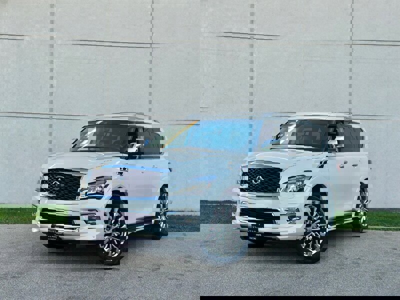 Used 2017 INFINITI QX80 4WD w/ Deluxe Technology Package image 1