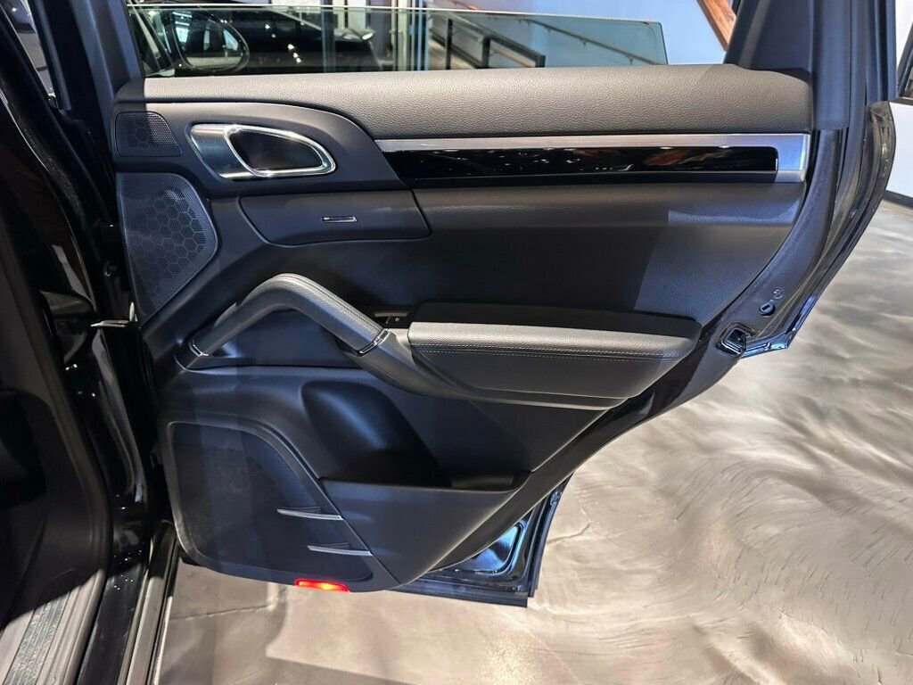 Used 2018 Porsche Cayenne AWD/4WD image 25