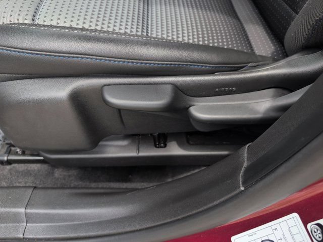 Used 2025 Chevrolet Trax LT w/ LT Convenience Package FWD image 14