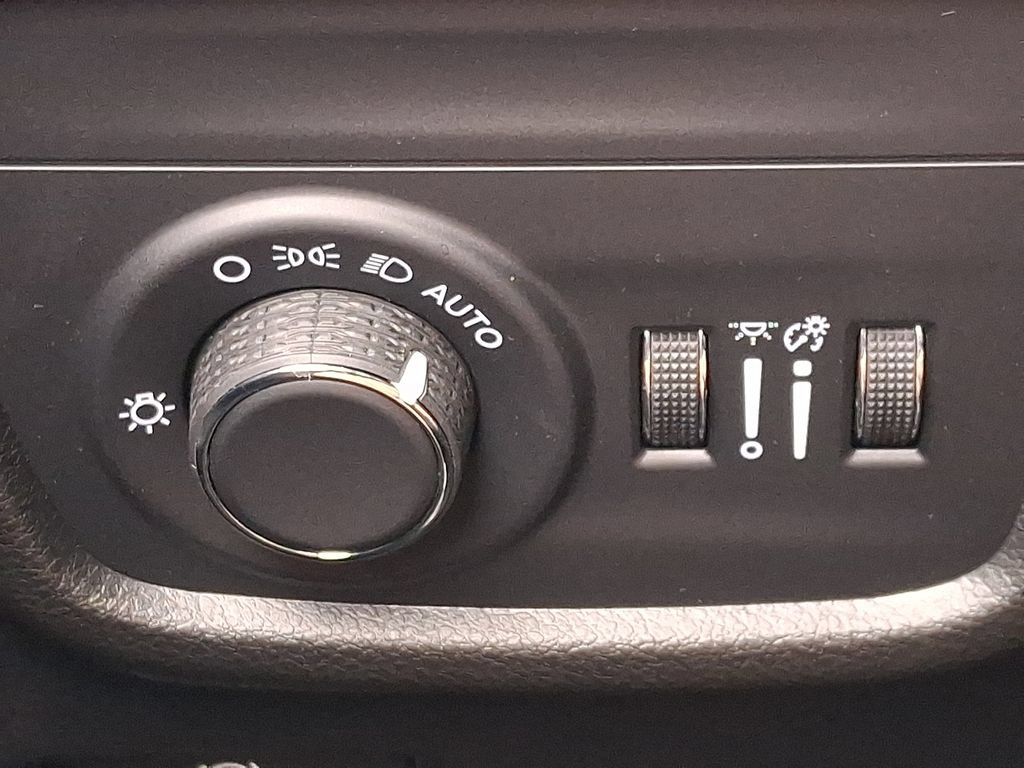 Used 2025 Jeep Grand Cherokee Altitude AWD/4WD image 26