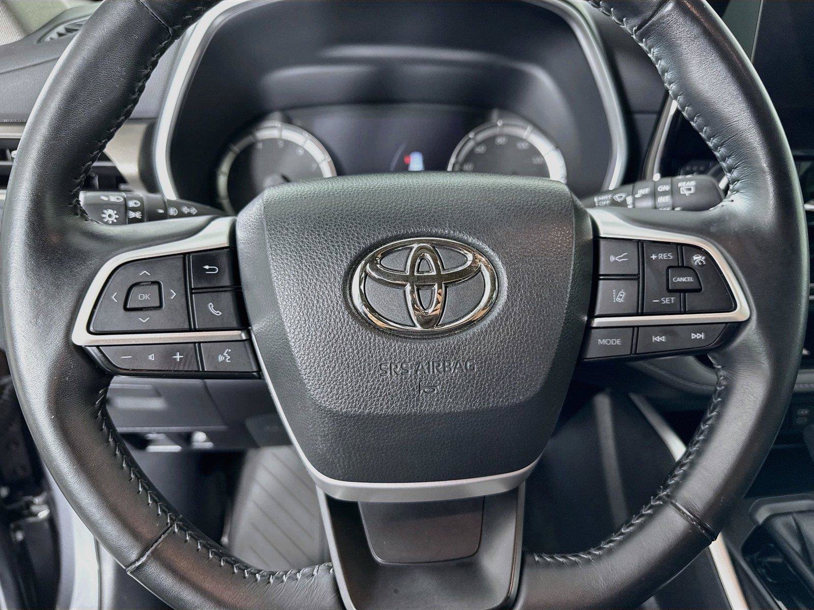 Certified 2023 Toyota Highlander XLE FWD image 17