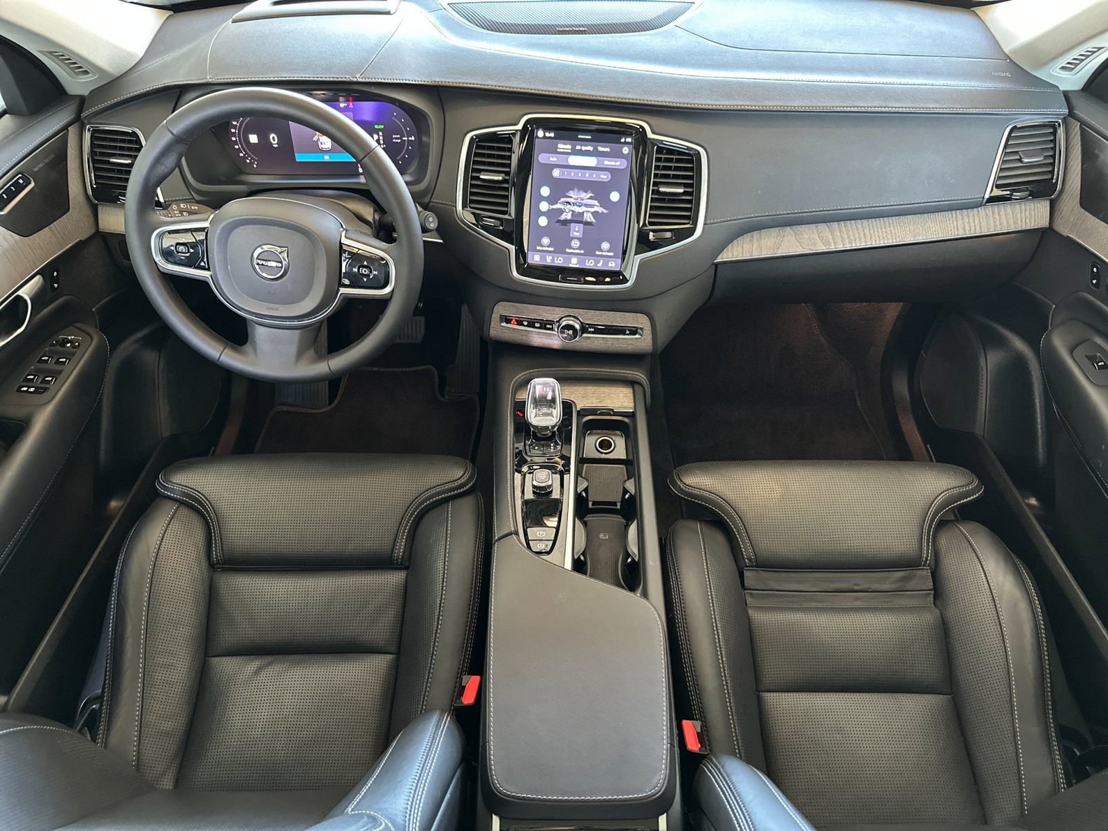 Certified 2023 Volvo XC90 T8 Ultimate w/ Protection Package Premier AWD/4WD image 4