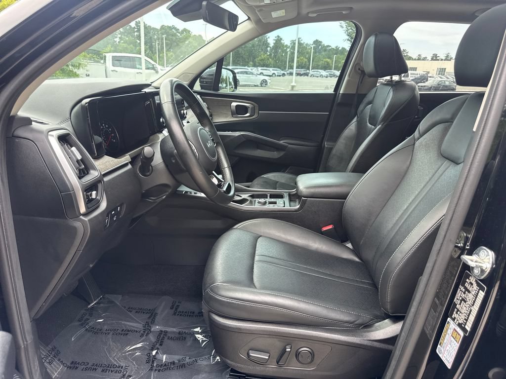 Used 2023 Kia Sorento EX w/ Panoramic Sunroof Package FWD image 12