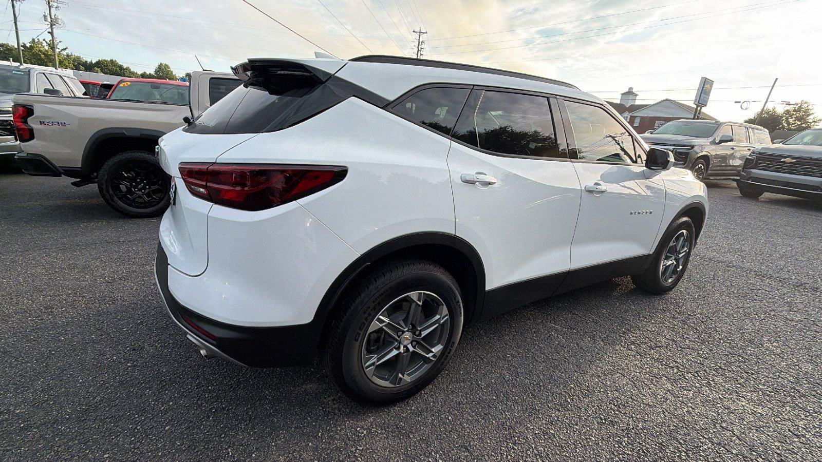 Used 2024 Chevrolet Blazer LT FWD image 9