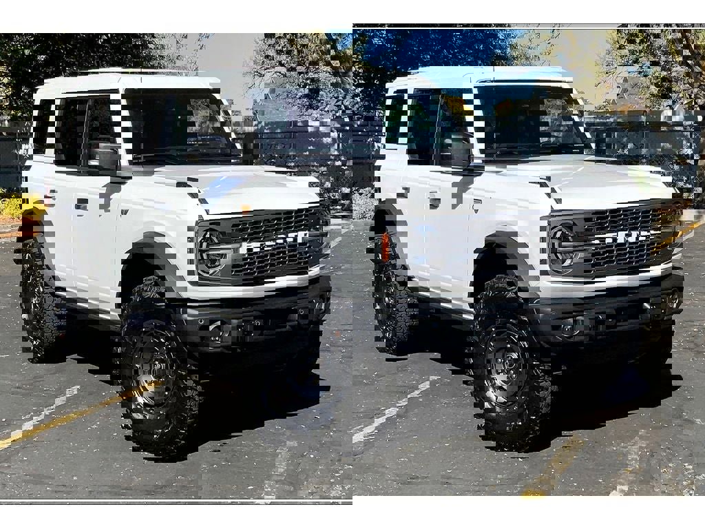New 2025 Ford Bronco Badlands image 2