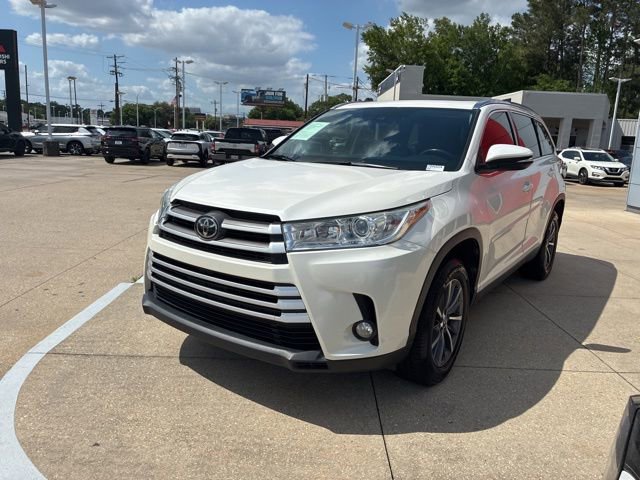 Used 2019 Toyota Highlander XLE image 3