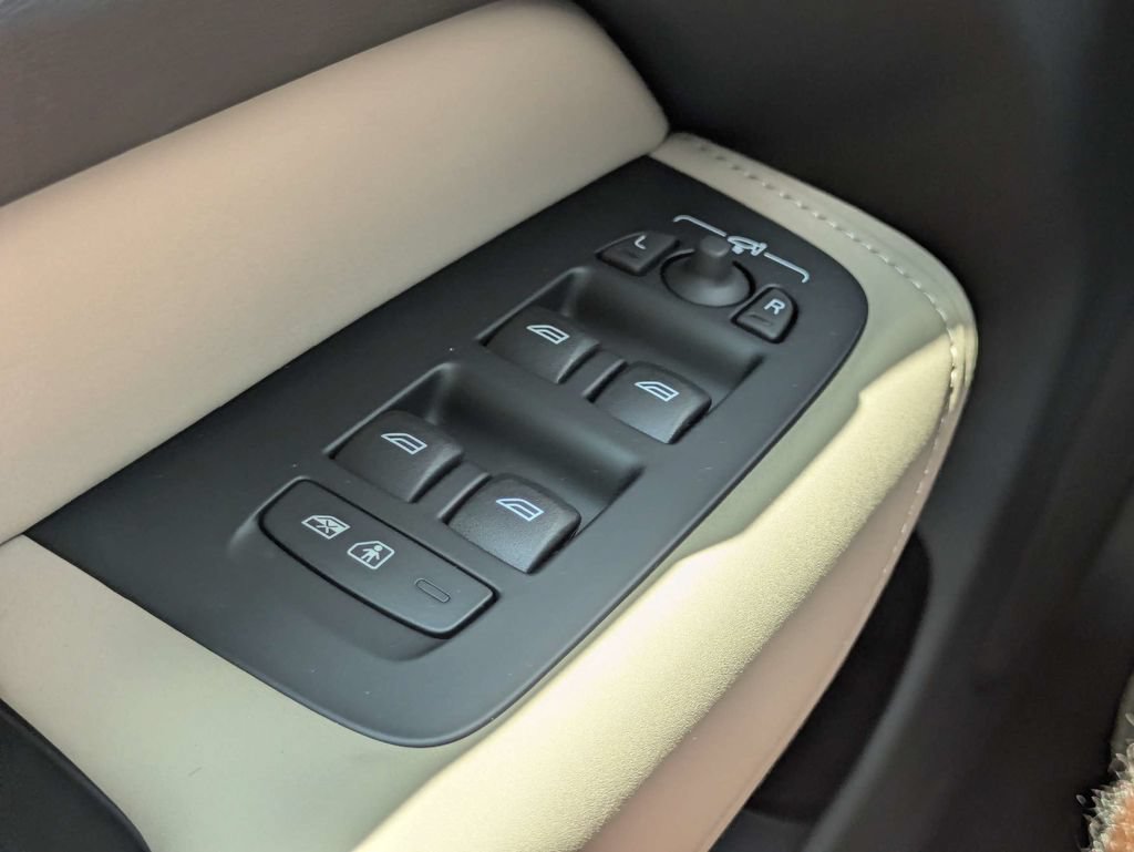 New 2026 Volvo XC60 T8 Core AWD/4WD image 25