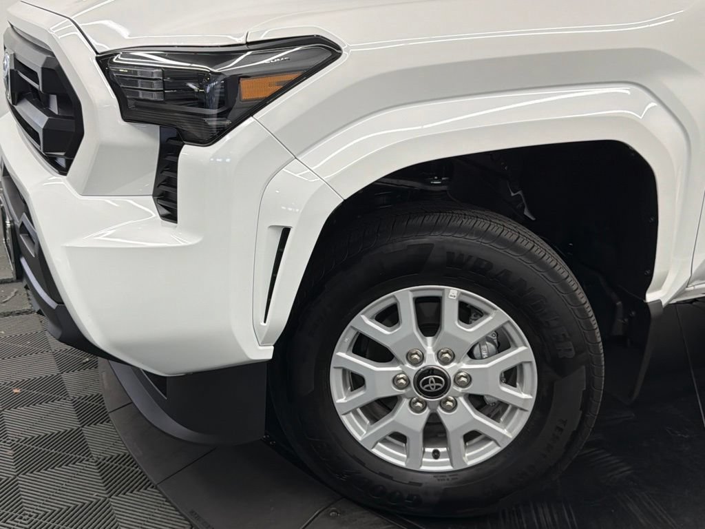 Used 2026 Toyota Tacoma SR5 AWD/4WD image 12