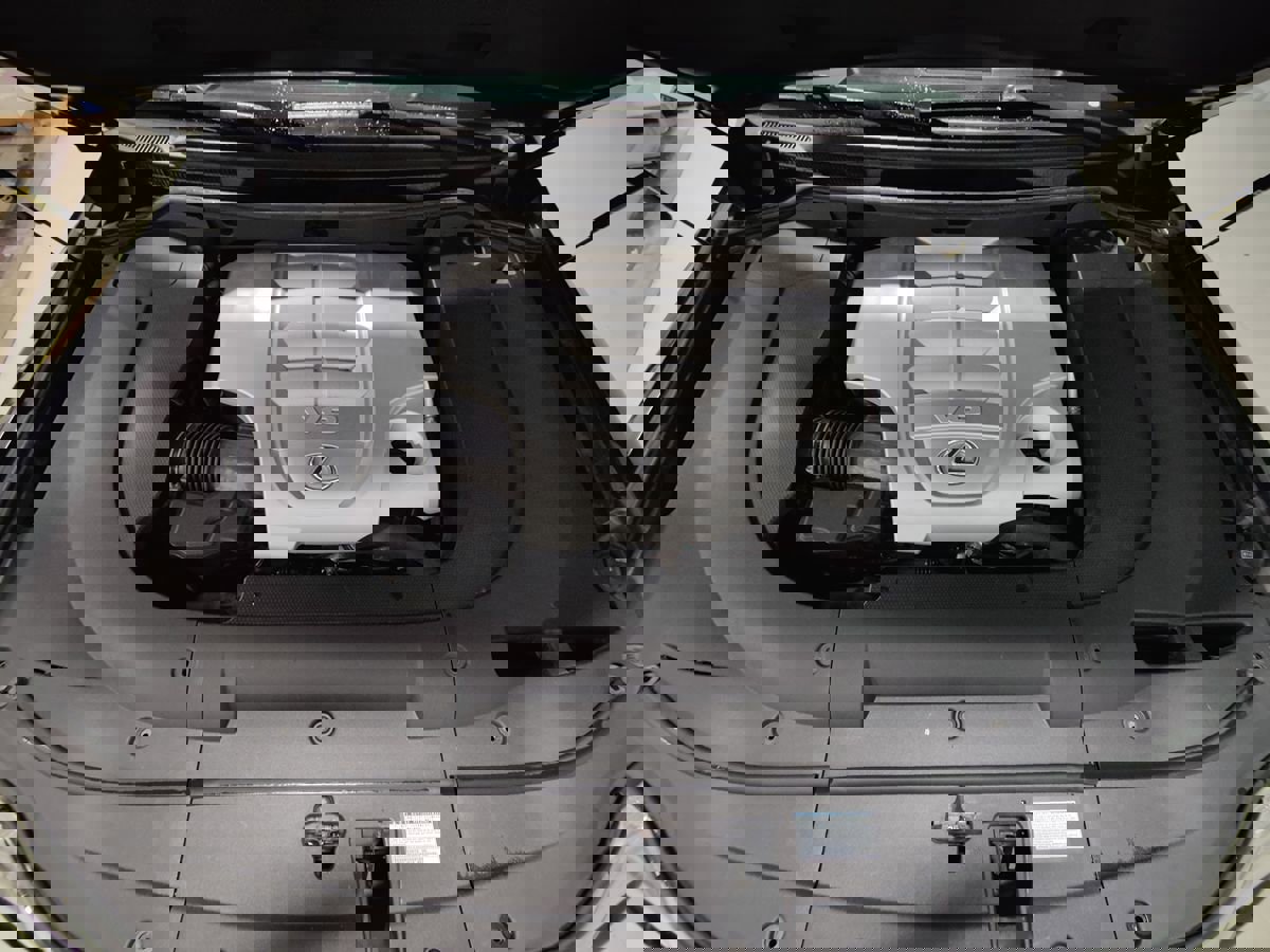 Used 2015 Lexus LX 570 4WD w/ Luxury Package image 4