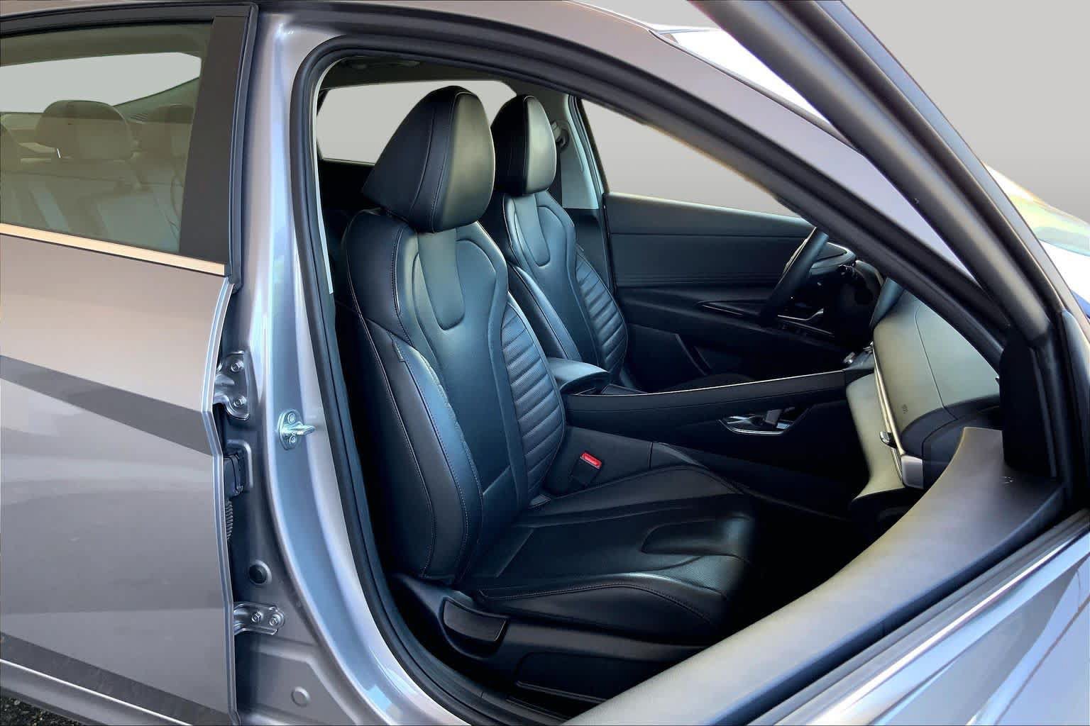 Used 2025 Hyundai Elantra Limited FWD image 9