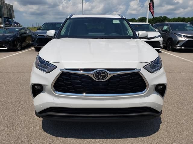 New 2026 Toyota Highlander Limited AWD/4WD image 2