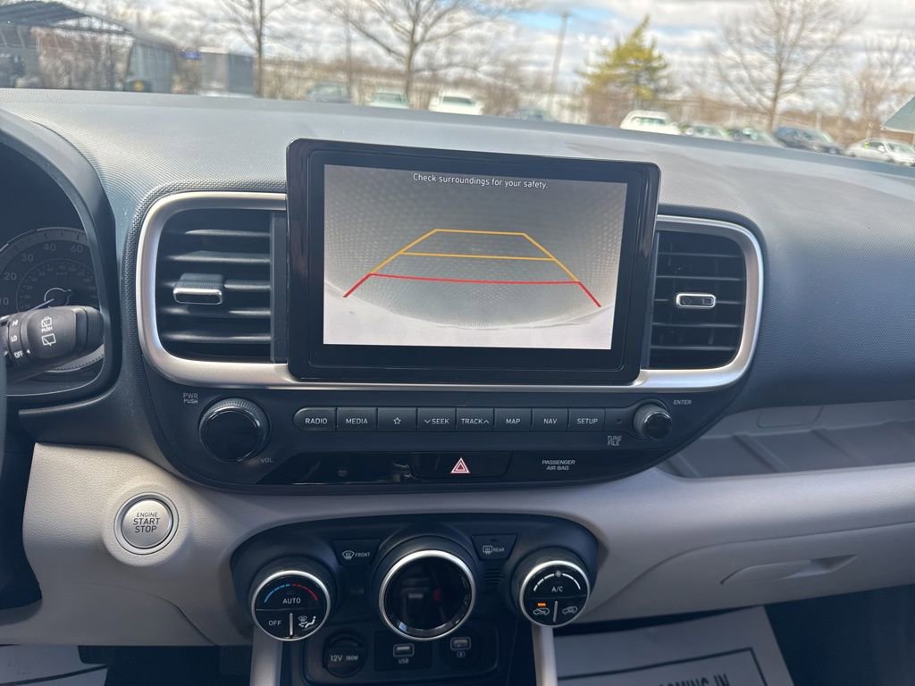 Used 2021 Hyundai Venue image 22