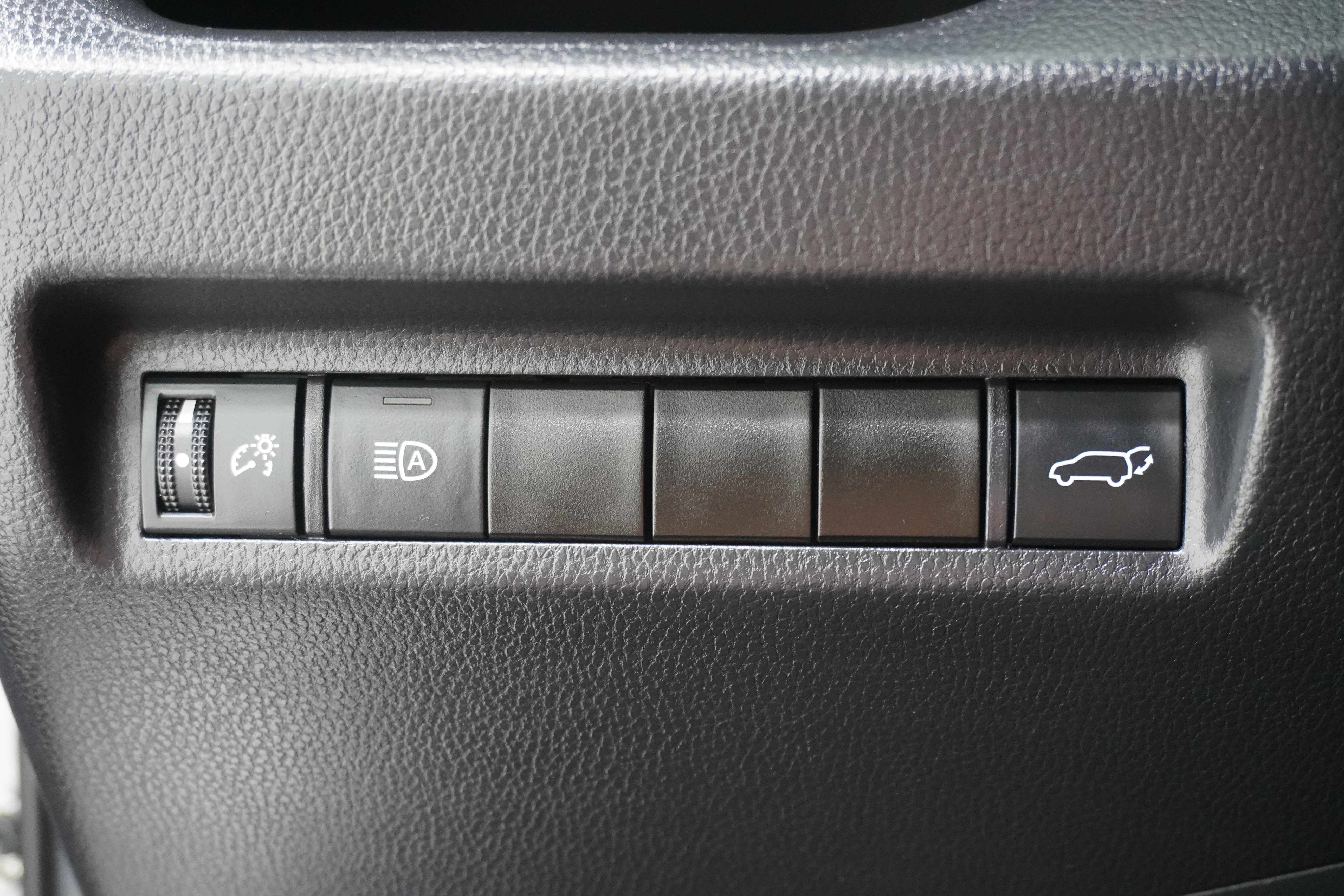 Used 2021 Toyota RAV4 XLE Premium FWD image 25
