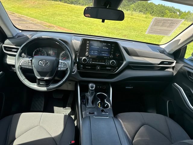 Used 2021 Toyota Highlander LE FWD image 5