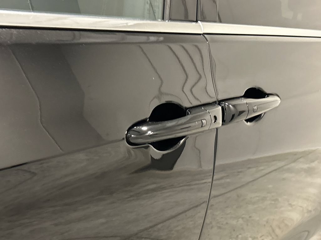 Used 2025 Chrysler Pacifica Select FWD image 13