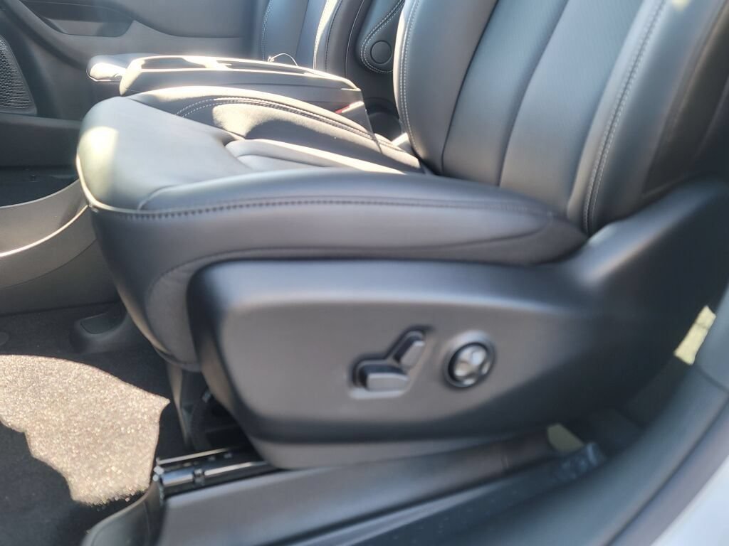 New 2027 Chrysler Pacifica Select w/ Family Tech Group AWD/4WD image 29