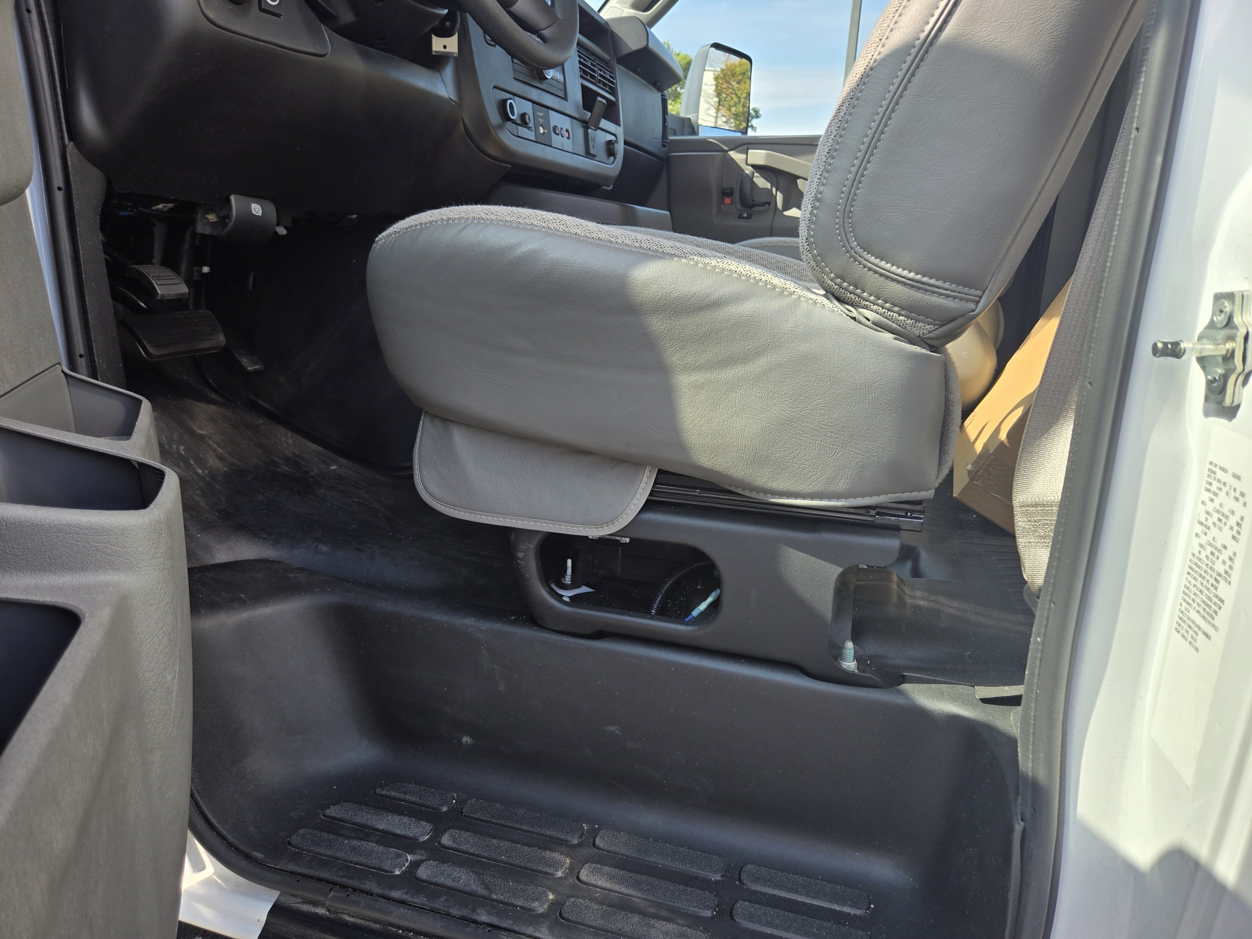New 2024 Chevrolet Express 3500 w/ Power Convenience Package RWD image 29