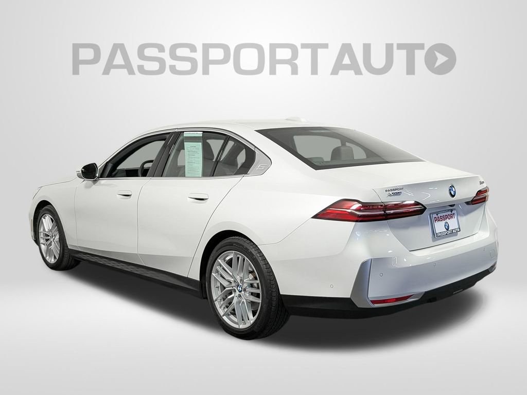 Used 2025 BMW 530i xDrive AWD/4WD image 3