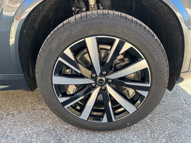 New 2026 Volvo XC90 B6 Core w/ Protection Package image 9