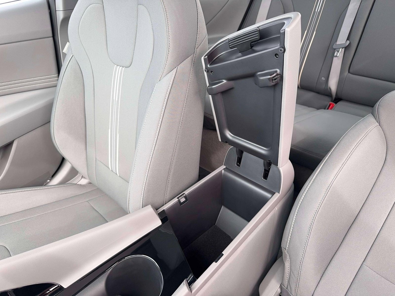 New 2026 Hyundai Elantra SEL Sport Premium FWD image 18
