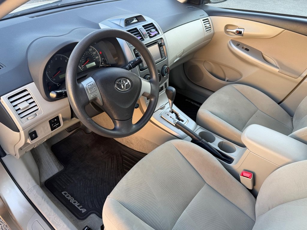 Used 2013 Toyota Corolla LE FWD image 9