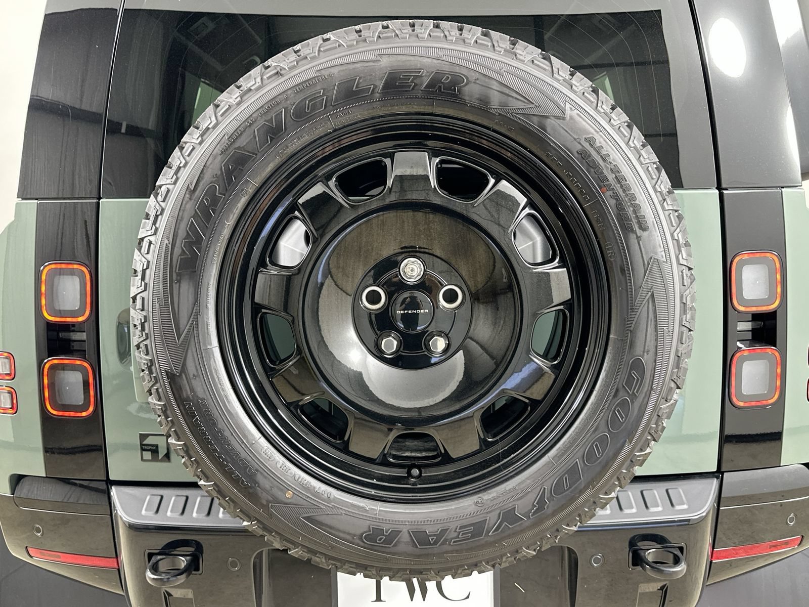 New 2026 Land Rover Defender 110 Trophy Edition AWD/4WD image 38