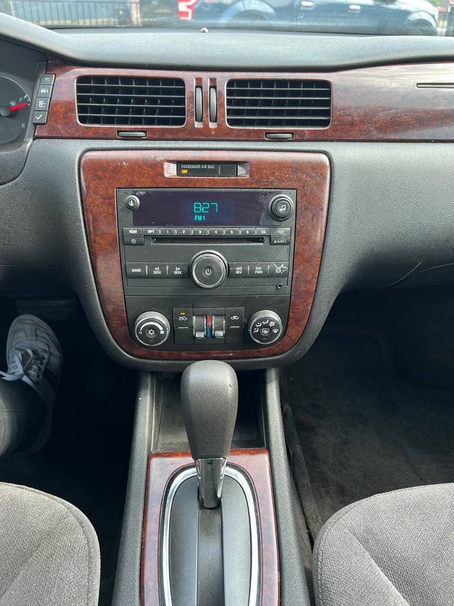 Used 2010 Chevrolet Impala LT FWD image 17