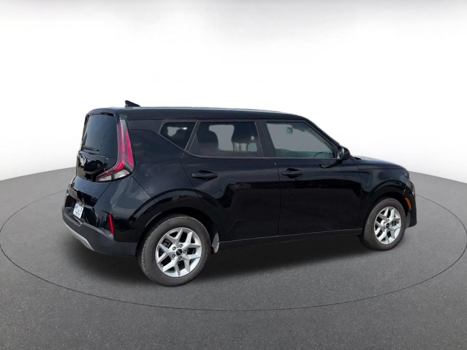 Used 2025 Kia Soul LX w/ LX Technology Package FWD image 14