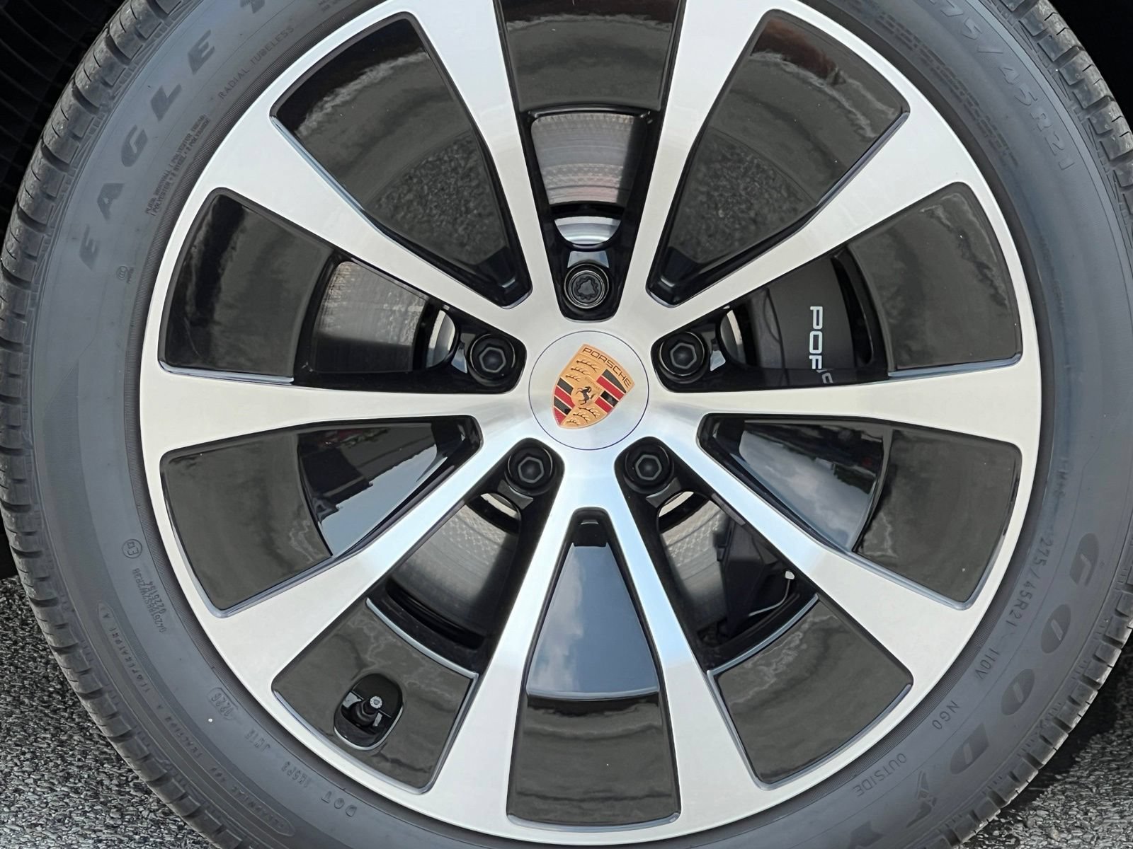 New 2026 Porsche Cayenne Electric AWD/4WD image 14