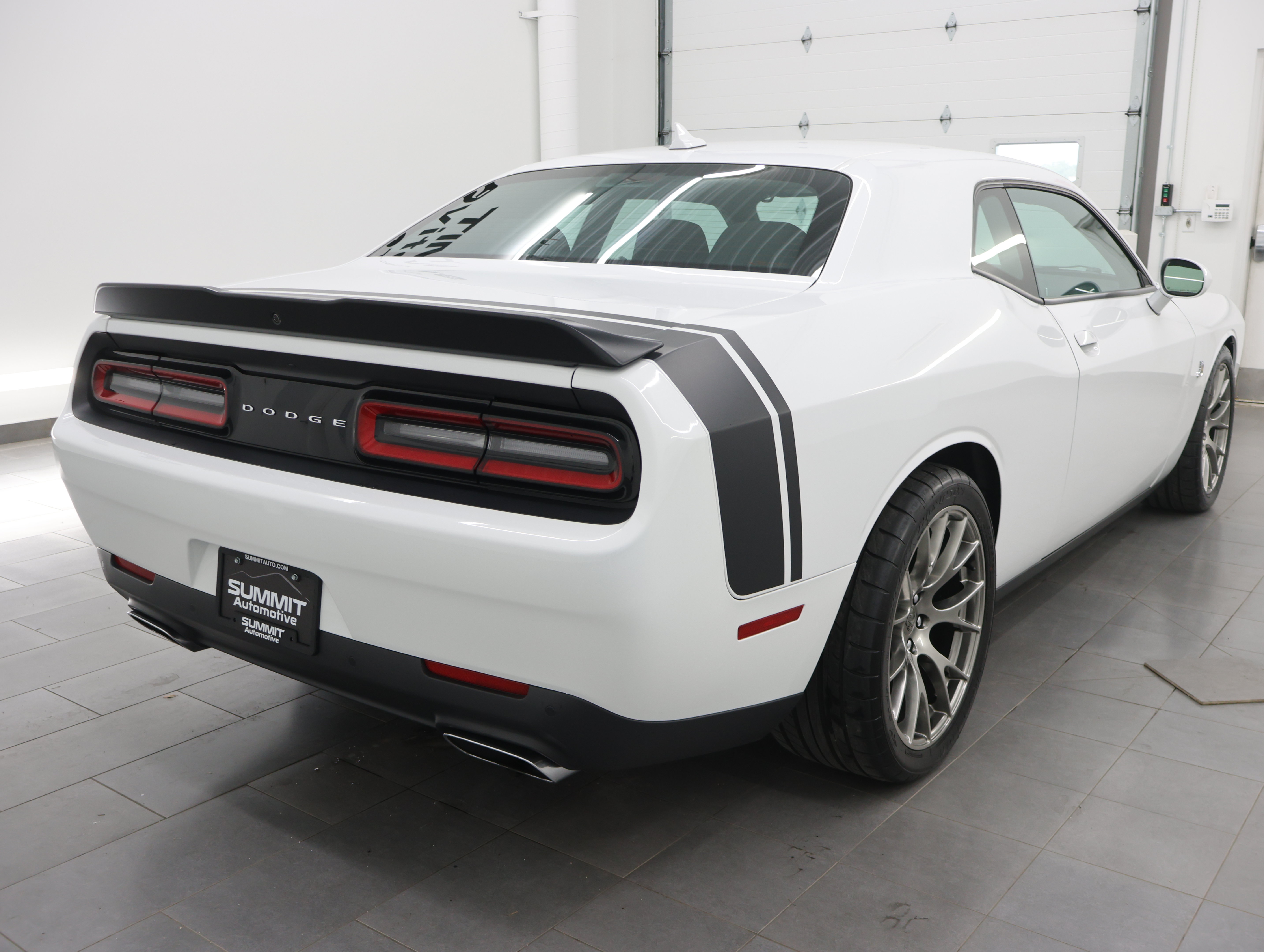 Used 2016 Dodge Challenger R/T Scat Pack RWD image 5
