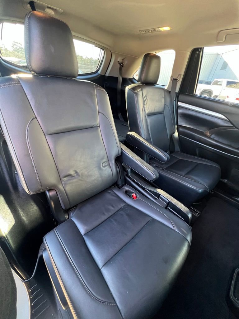 Used 2019 Toyota Highlander XLE image 19