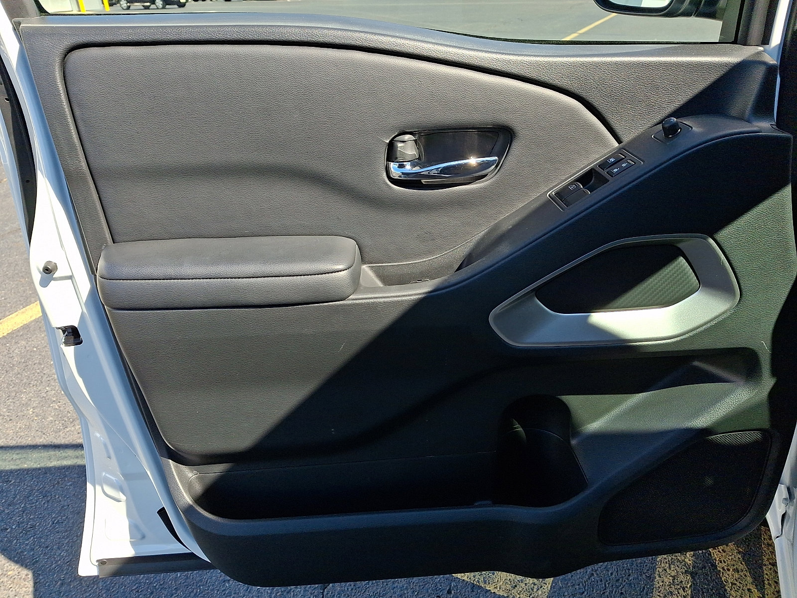 Used 2025 Nissan Frontier SV image 11