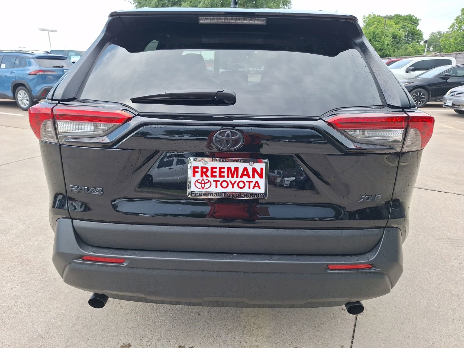 Used 2025 Toyota RAV4 XLE w/ Convenience Package FWD image 5