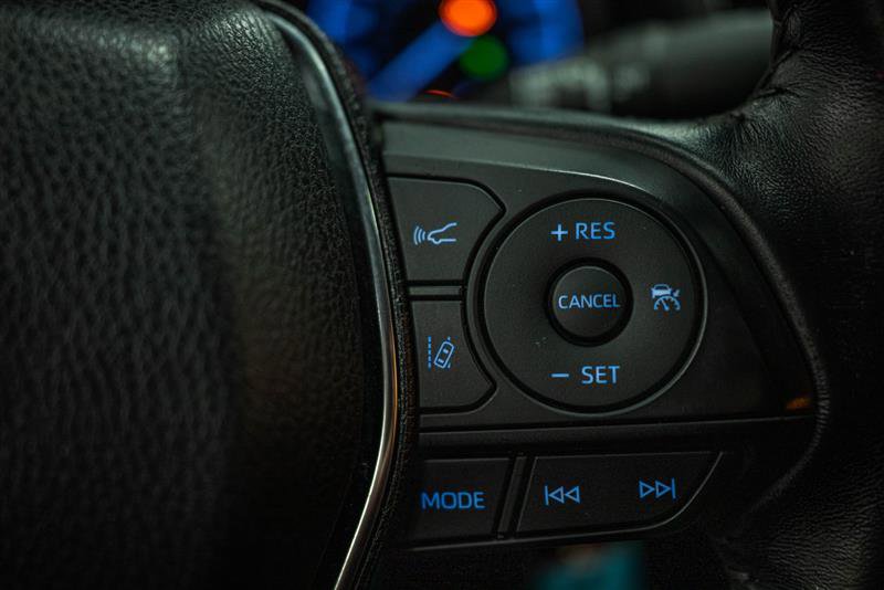 Used 2020 Toyota Camry SE w/ Carpet Mat Package image 18