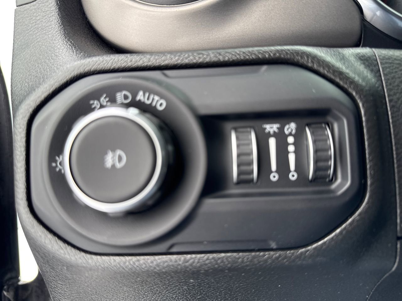 Used 2022 Jeep Wrangler Willys image 17