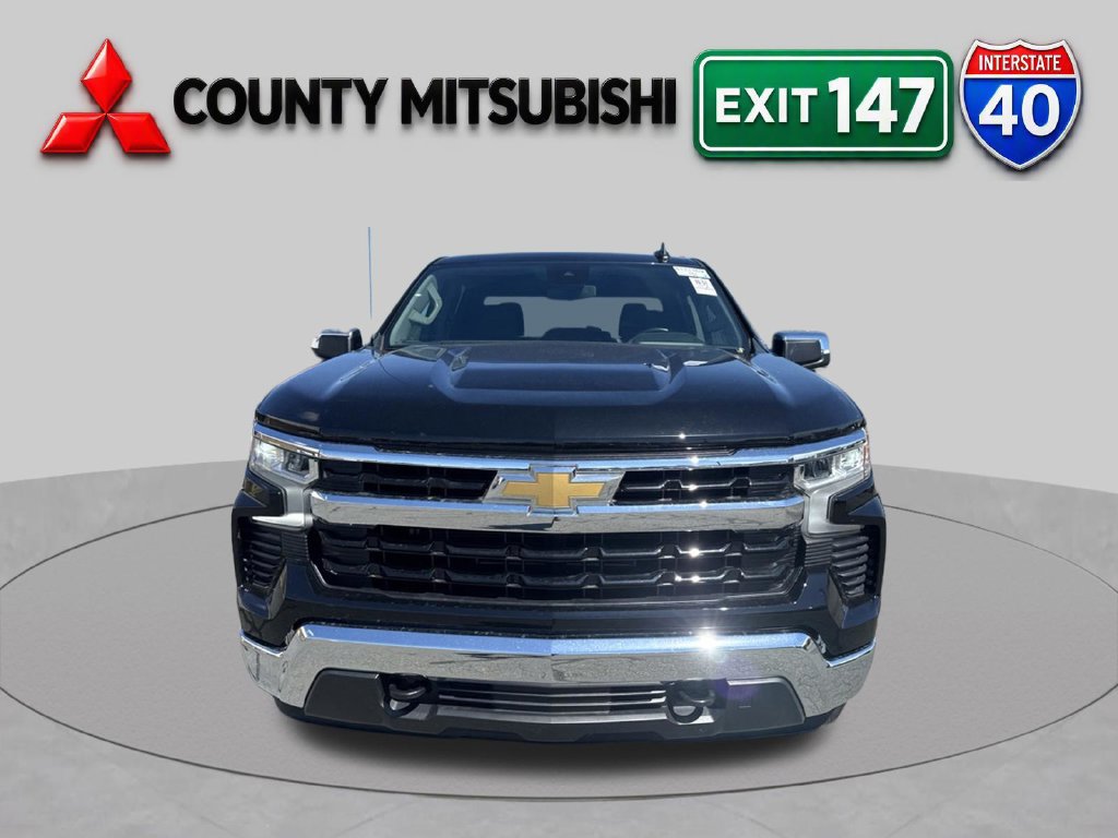 Used 2023 Chevrolet Silverado 1500 LT AWD/4WD image 2