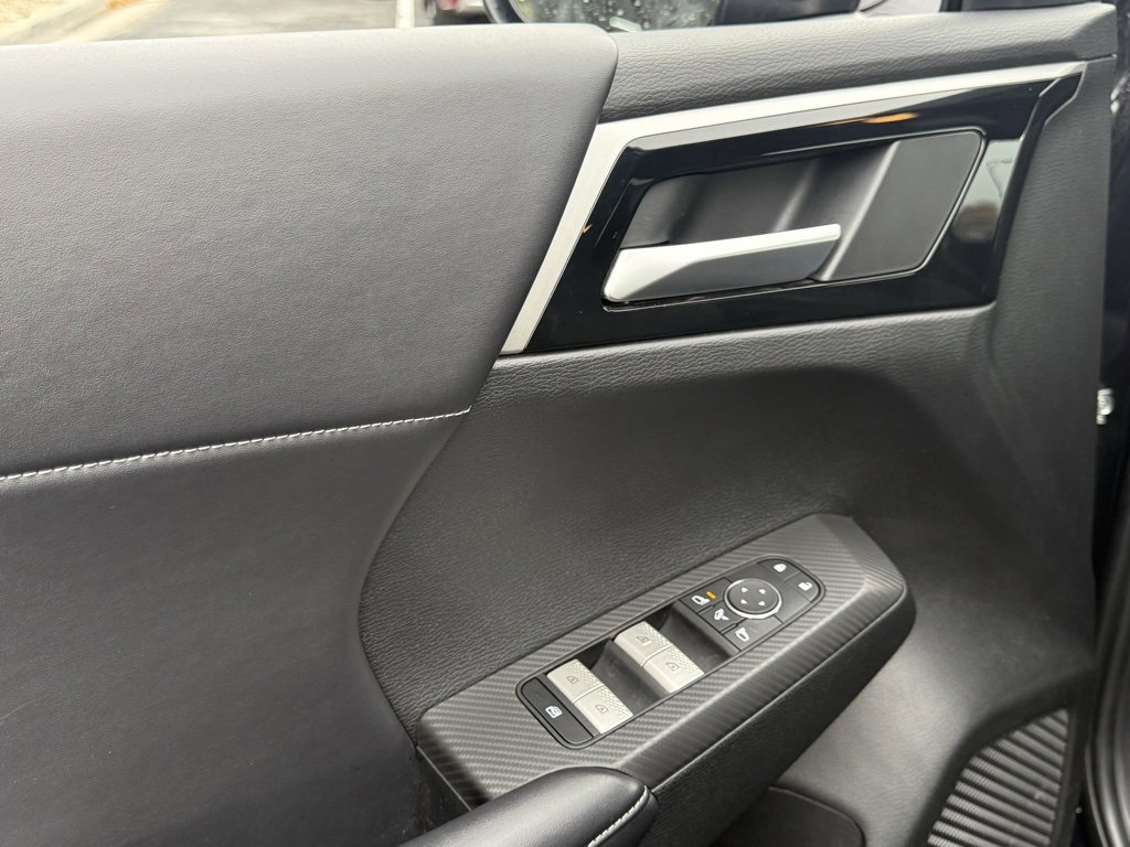 Used 2024 Mitsubishi Outlander SE image 9