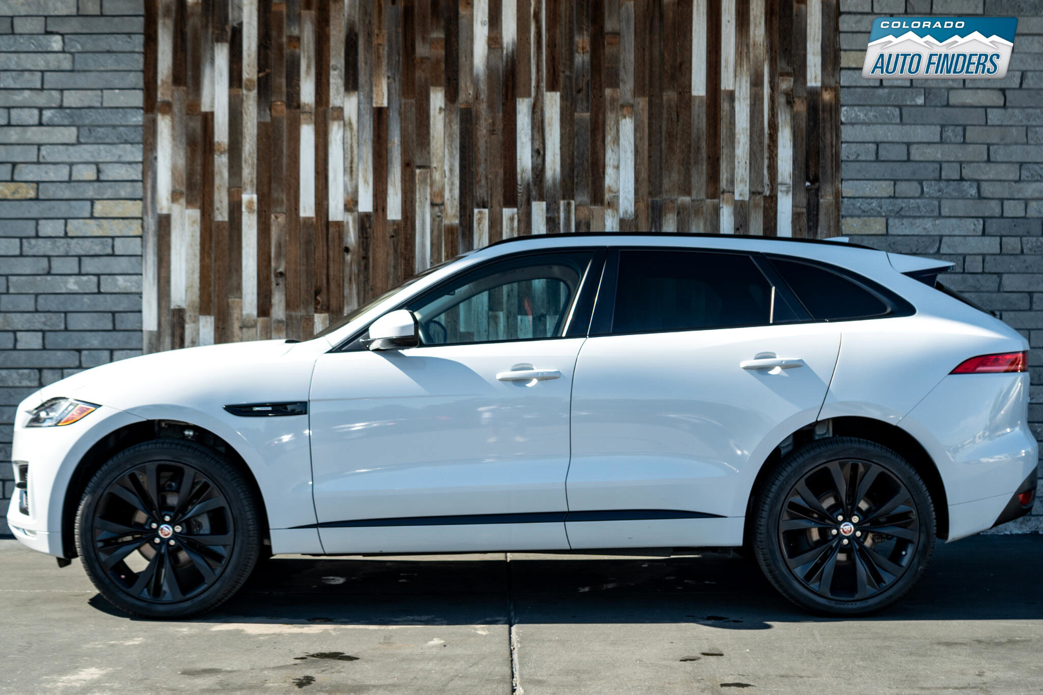 Used 2018 Jaguar F-PACE R-Sport image 2