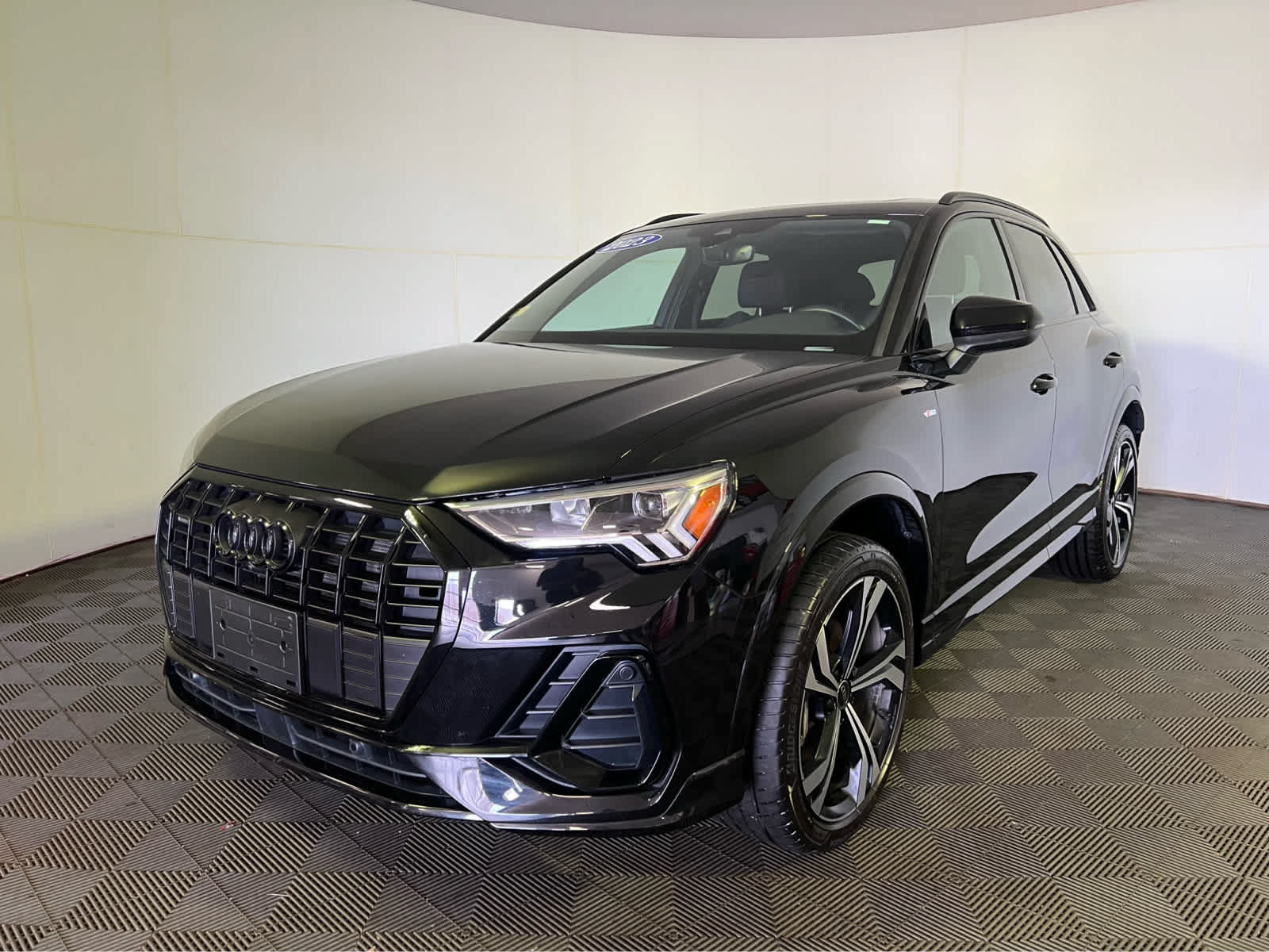 Used 2023 Audi Q3 2.0T Premium Plus w/ Premium Plus Package AWD/4WD image 3