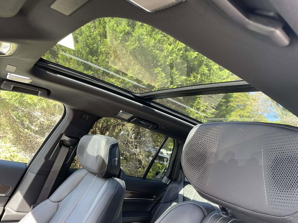 New 2026 Cadillac Vistiq Sport image 20