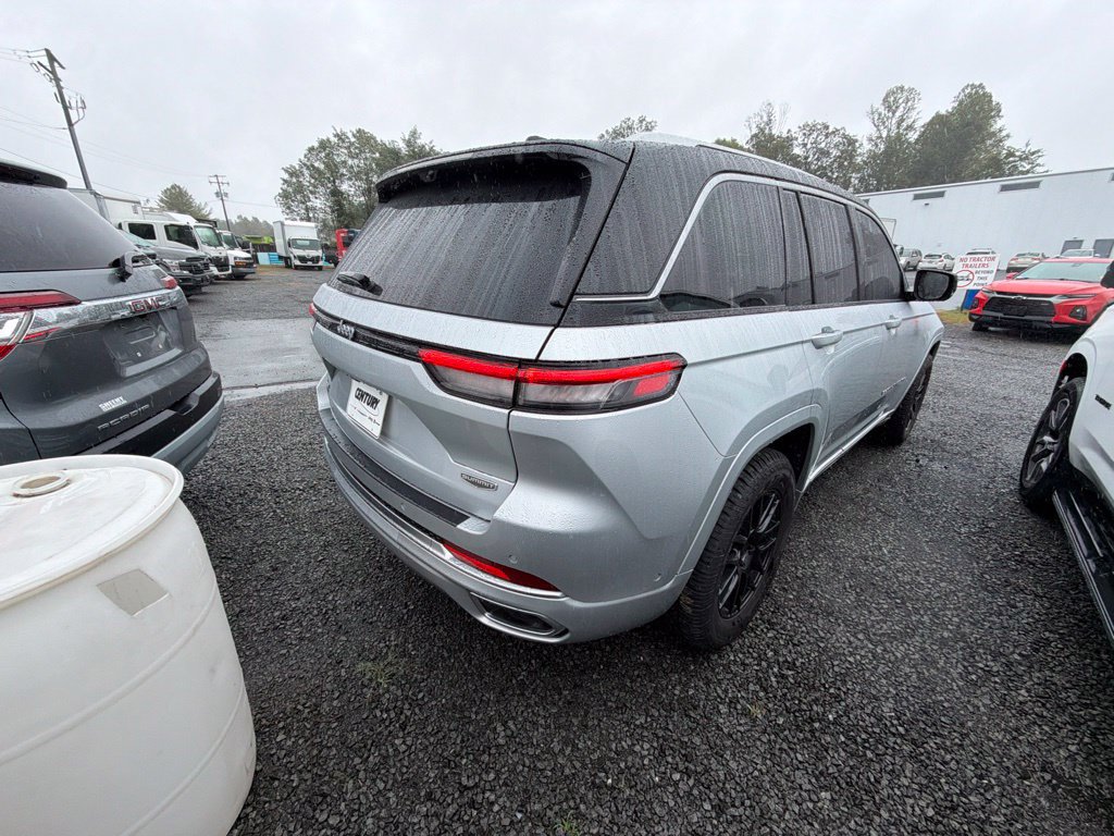 Used 2022 Jeep Grand Cherokee Summit AWD/4WD image 7