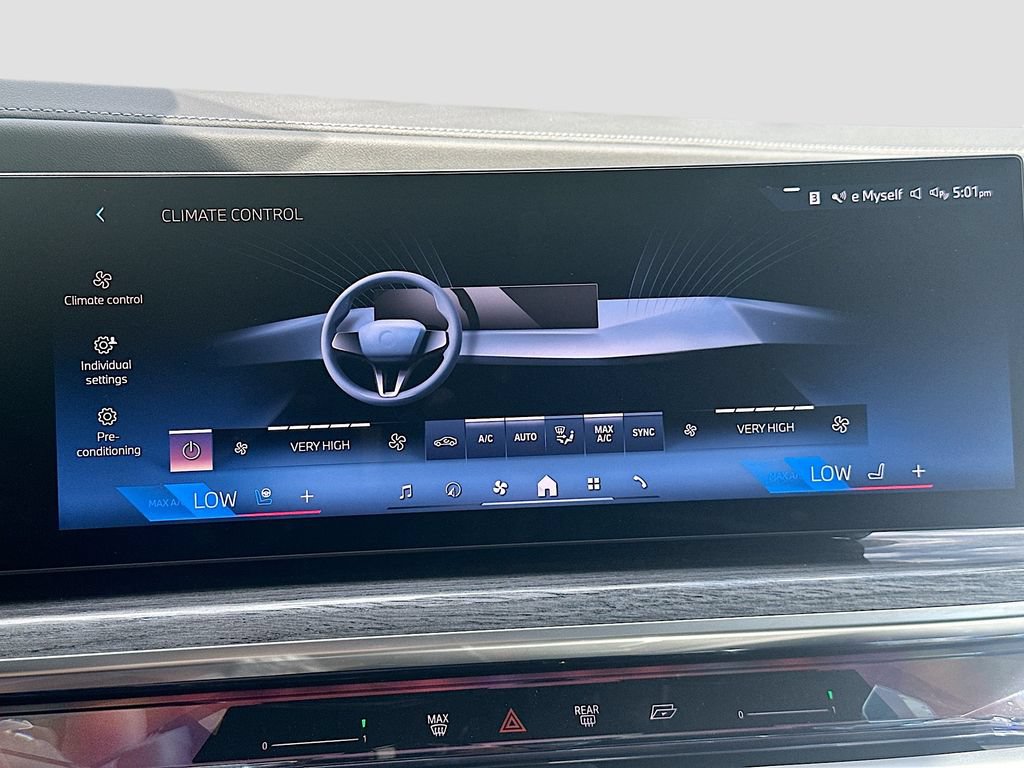 Used 2025 BMW i7 xDrive60 AWD/4WD image 16