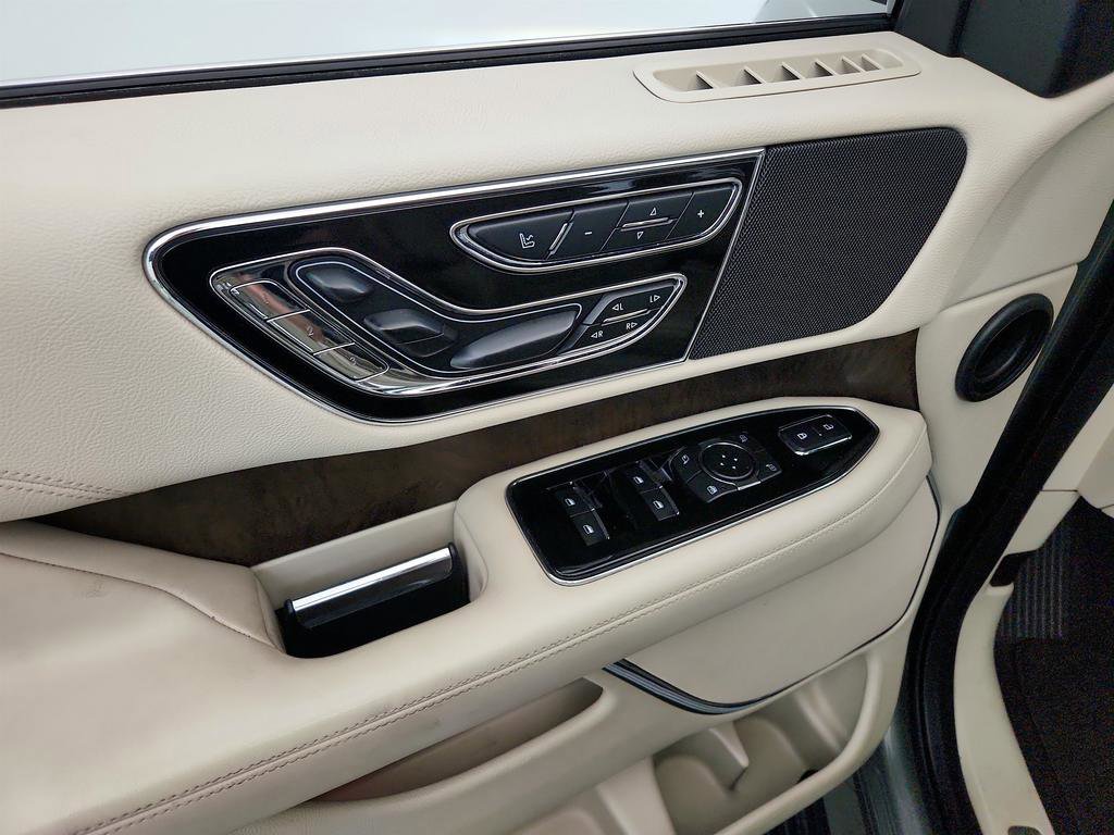 Used 2019 Lincoln Navigator Reserve w/ Cargo Package image 23