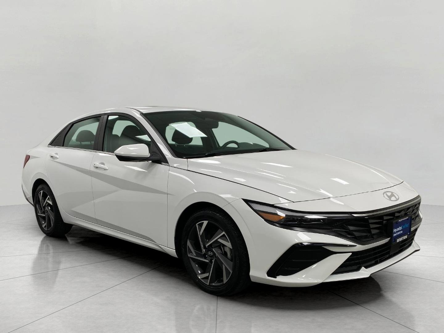 Certified 2024 Hyundai Elantra SEL w/ Convenience Package image 1