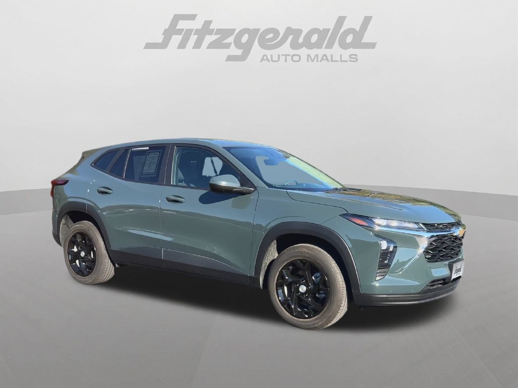 Used 2025 Chevrolet Trax LS w/ LS Convenience Package FWD image 2