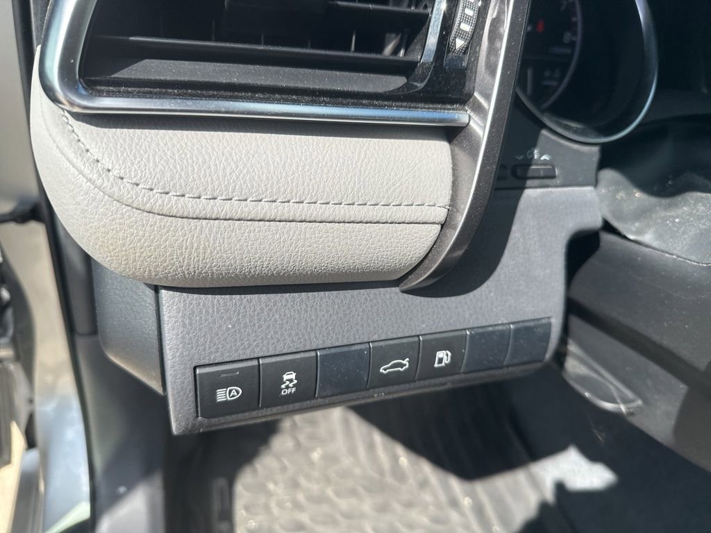 Used 2018 Toyota Camry SE FWD image 8