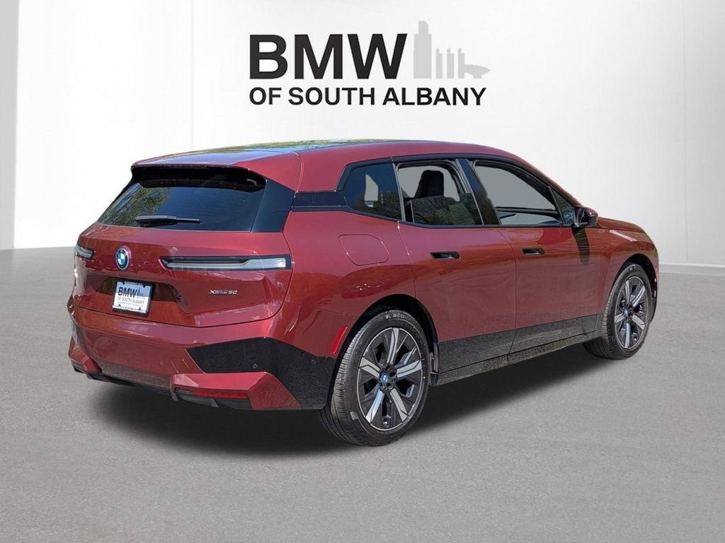 Used 2024 BMW iX xDrive50 w/ Premium Package AWD/4WD image 6