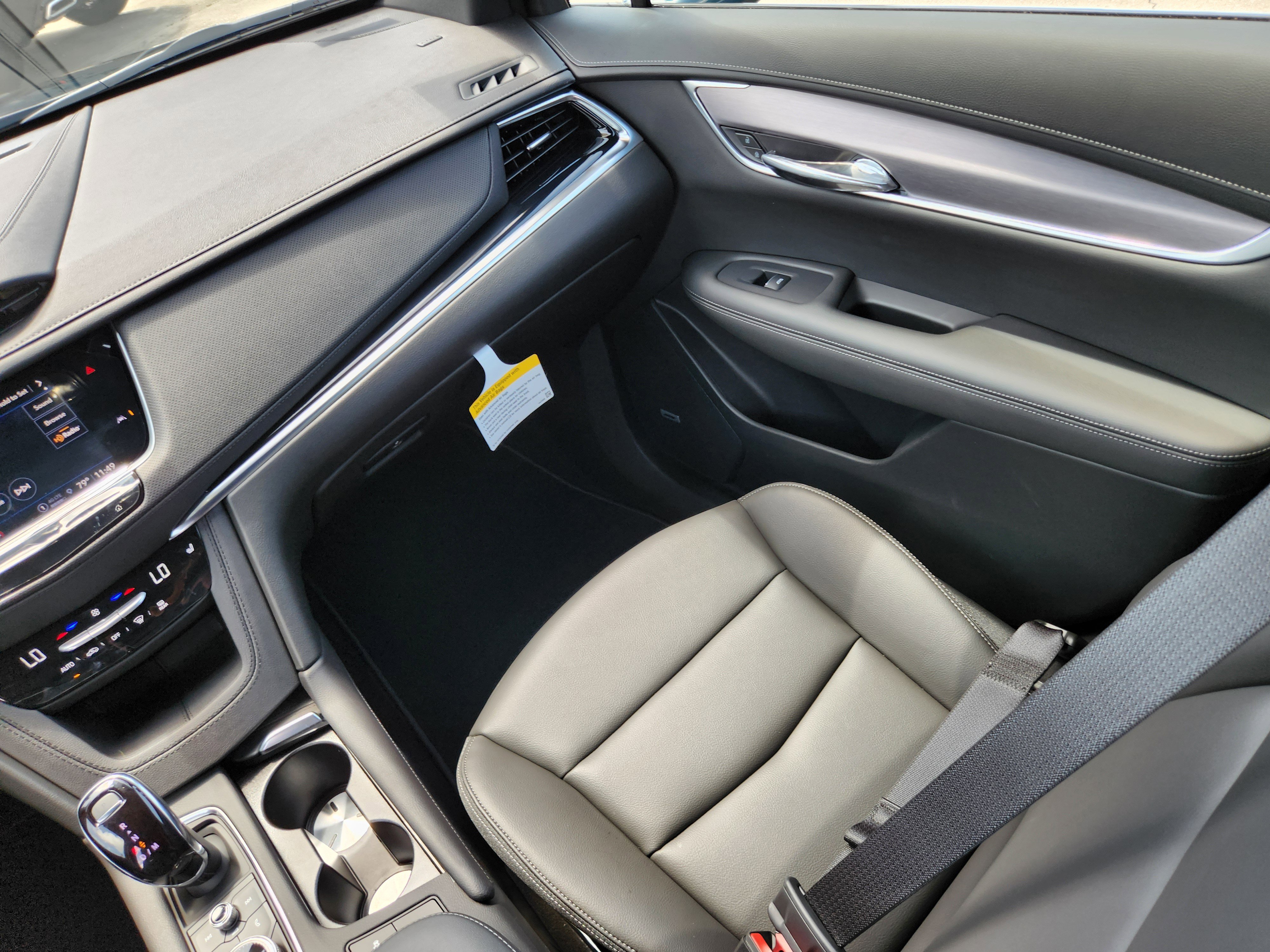 New 2025 Cadillac XT6 Luxury image 17