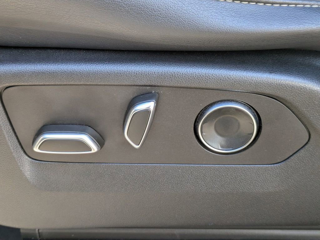 Used 2021 Cadillac Escalade ESV Premium Luxury w/ LPO, Radiant Package image 26